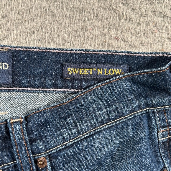 Classic Blue Denim Women's Jeans - Picture 4 of 11